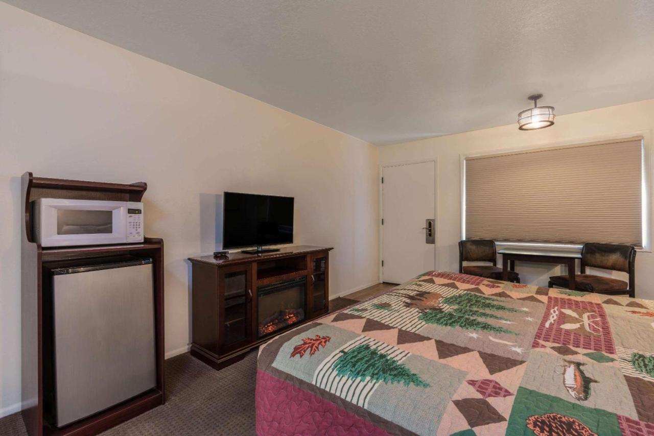 High Desert Inn Салина Экстерьер фото